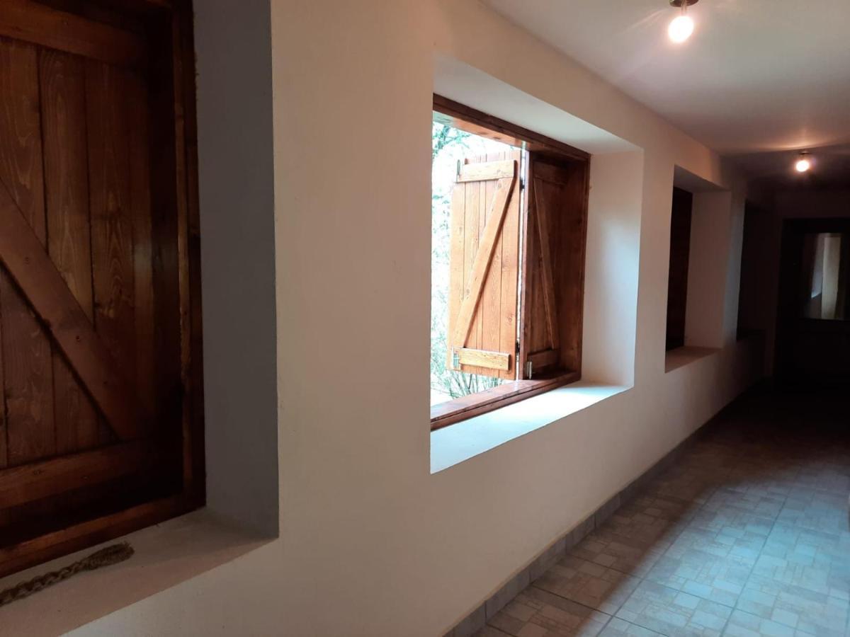 Casa De Peste Apa Pesteana Extérieur photo