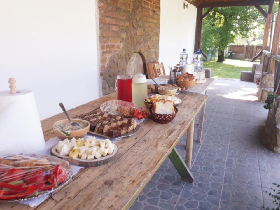 Casa De Peste Apa Pesteana Extérieur photo